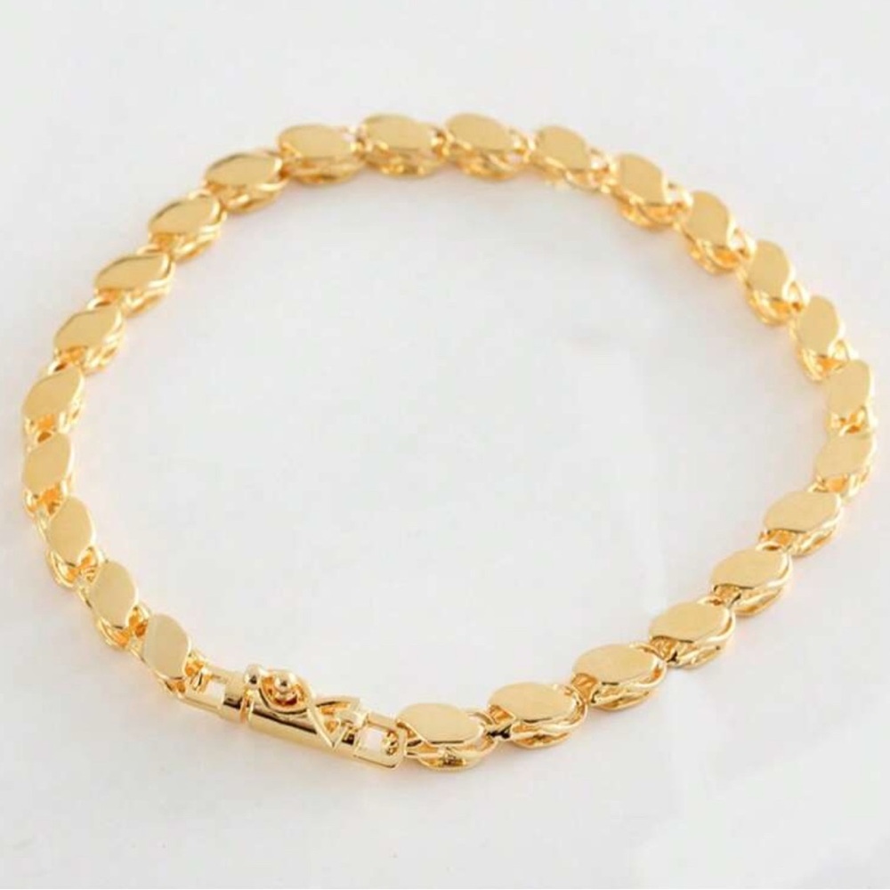 Elegant Gold Bracelet